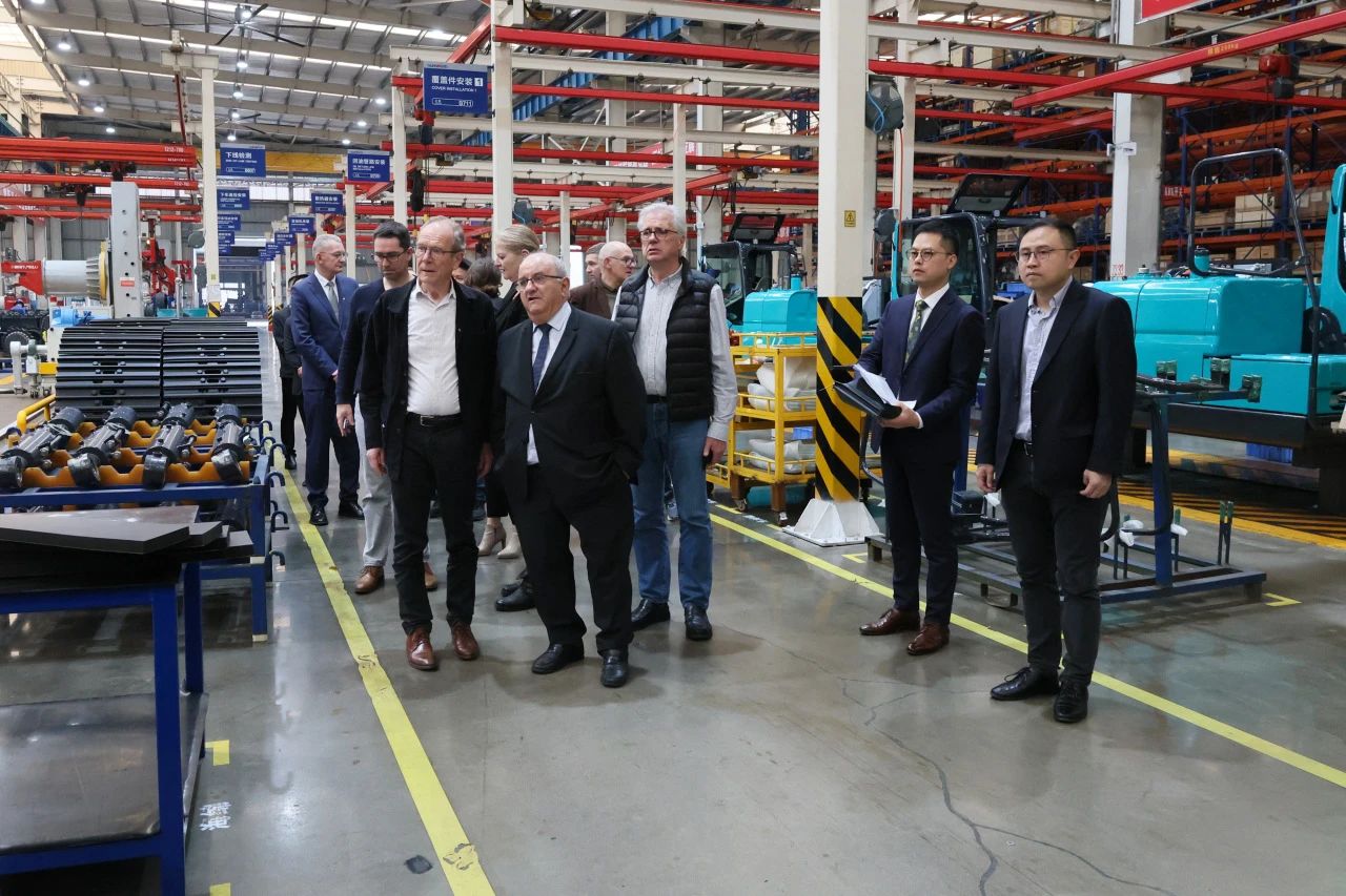 蒙达尔纪市代表团一行考察鸿运国际智能