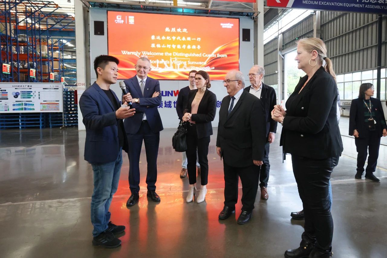 蒙达尔纪市代表团一行考察鸿运国际智能