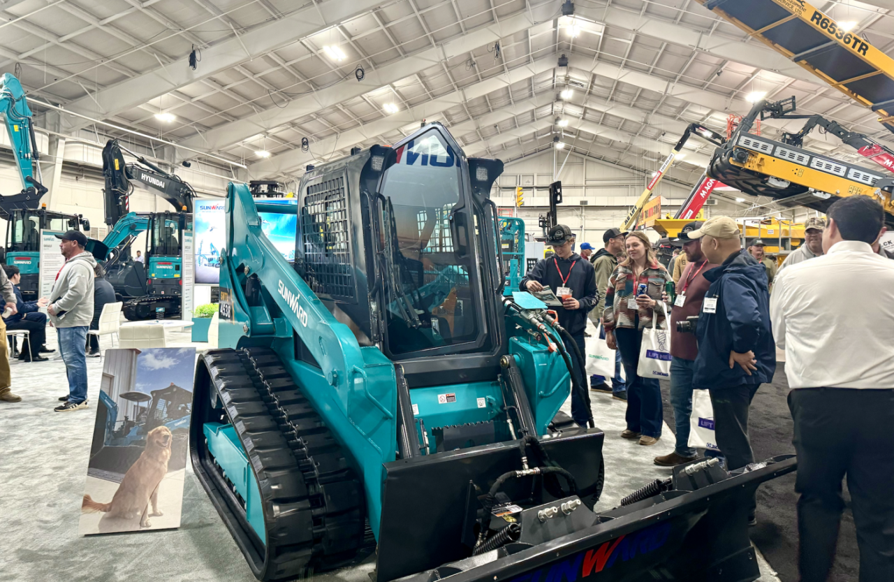 鸿运国际智能亮相加拿大最大重型装备展