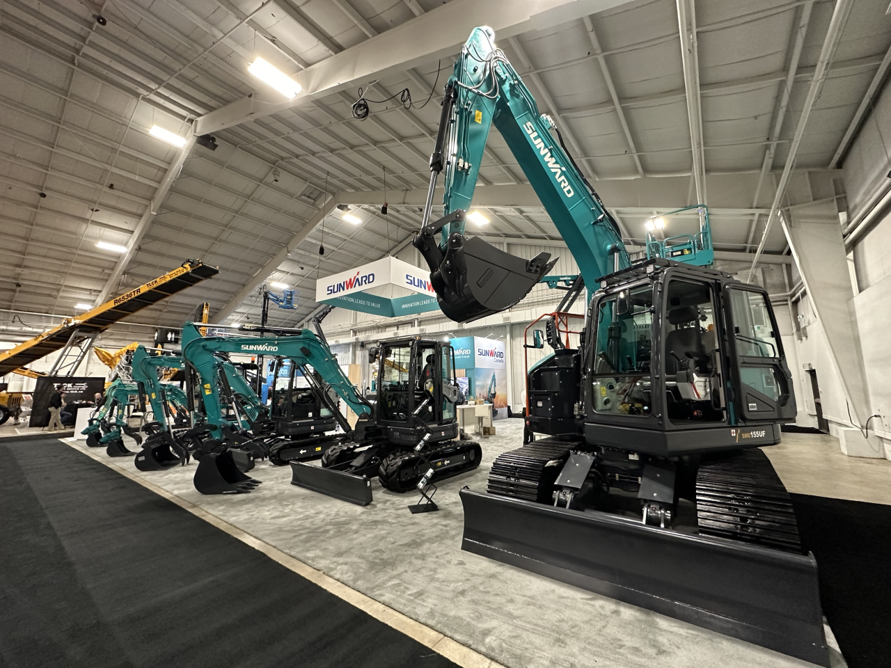 鸿运国际智能亮相加拿大最大重型装备展