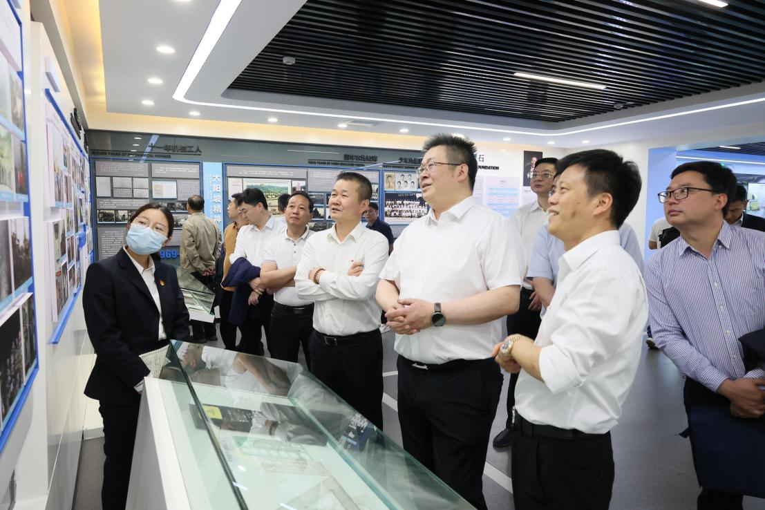 湖南钢铁集团党委书记、、董事长李建宇到鸿运国际智能调研交流