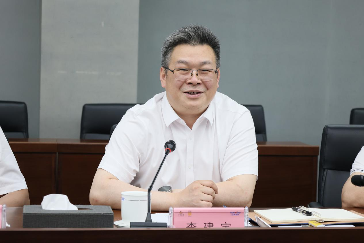 湖南钢铁集团党委书记、、董事长李建宇到鸿运国际智能调研交流