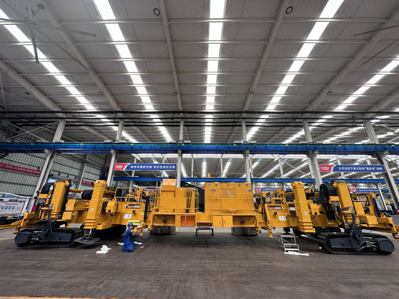 CPH-30J道岔铺换机组全球宣布！！鸿运国际智能与宝鸡中车时代共绘铁路装备新篇章！！