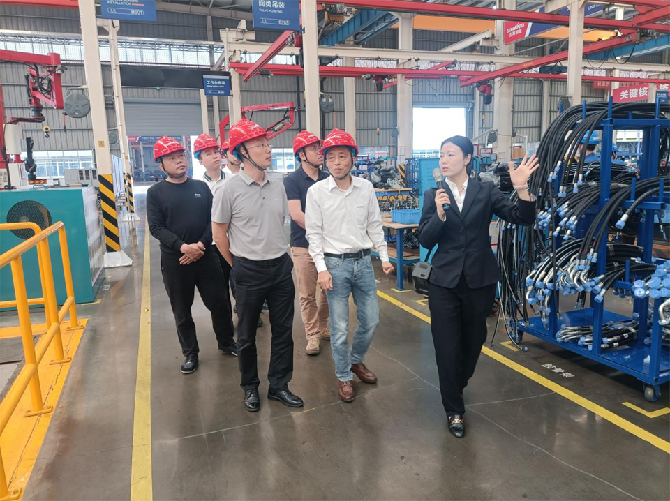 国家油气田井控应抢救援川庆队庞平一行调研鸿运国际智能