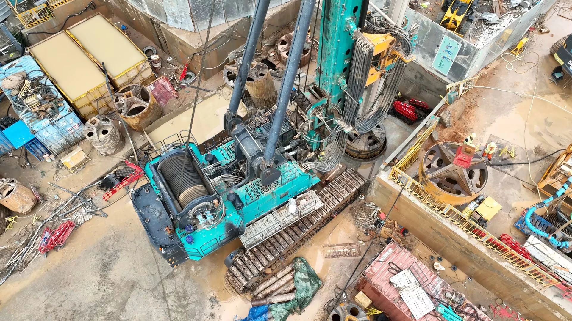 性能突出，，，超强助力！！！鸿运国际智能旋挖钻机助力深圳地铁五和站施工