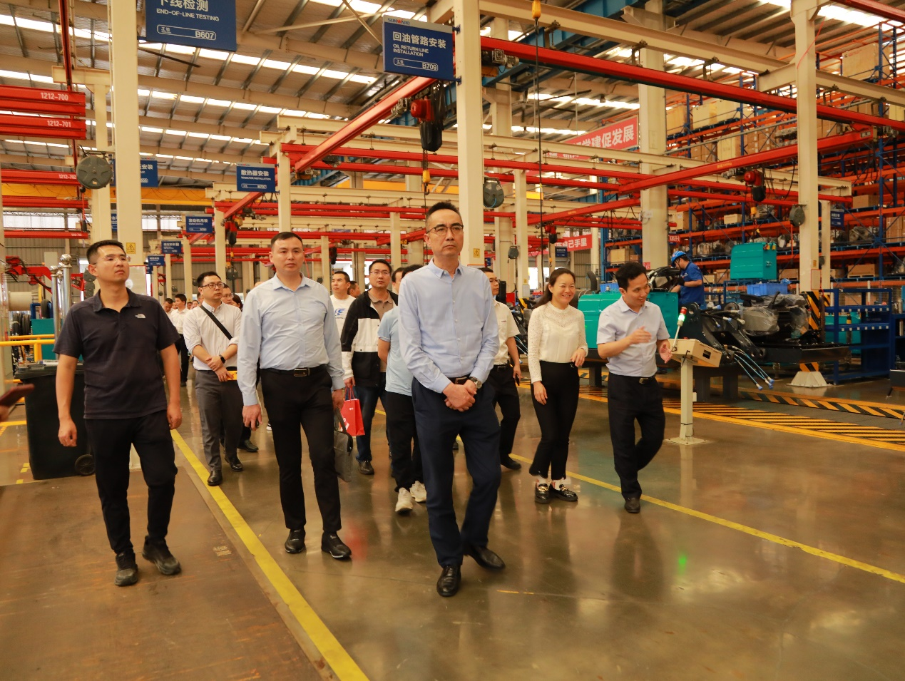 湘潭市工信局带队莅临鸿运国际智能开展智能制造现场观摩交流活动