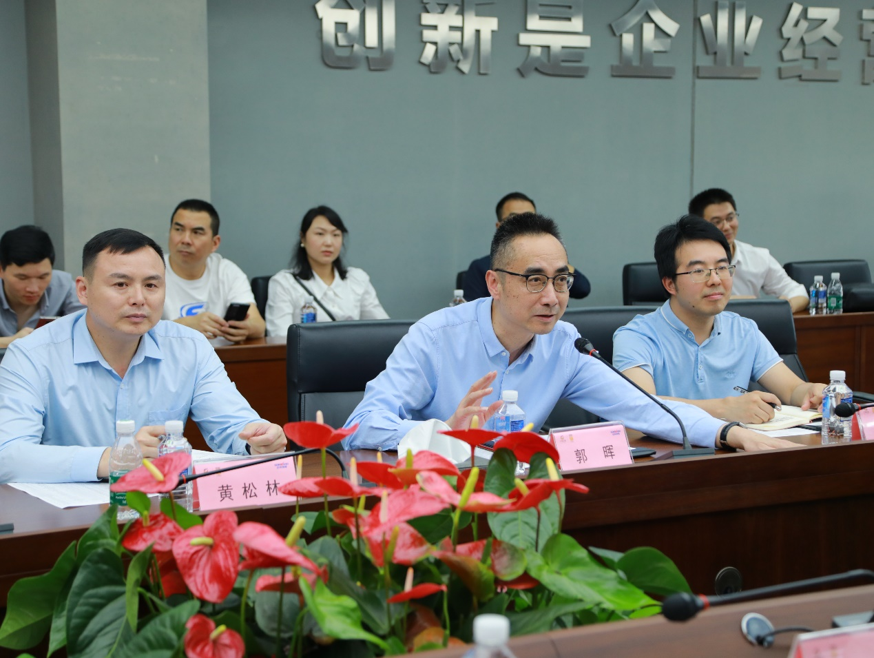 湘潭市工信局带队莅临鸿运国际智能开展智能制造现场观摩交流活动