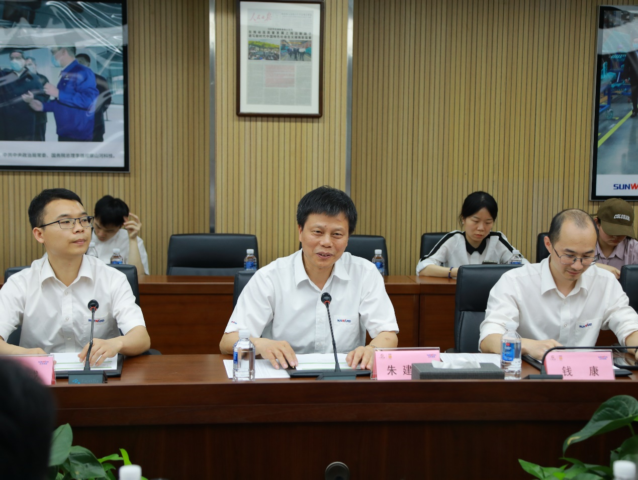 湘潭市工信局带队莅临鸿运国际智能开展智能制造现场观摩交流活动