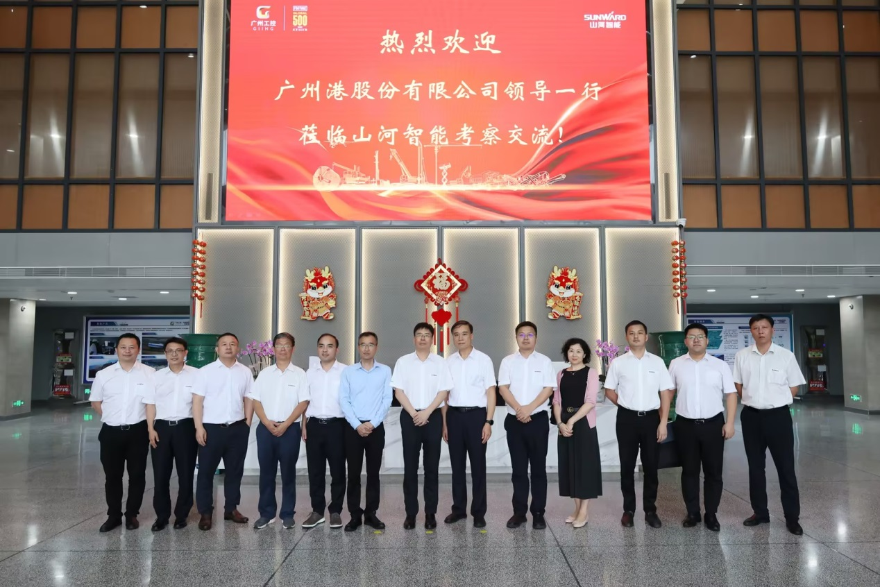 深化交流相助！！广州港李明忠副总司理率队莅临鸿运国际智能考察交流！！