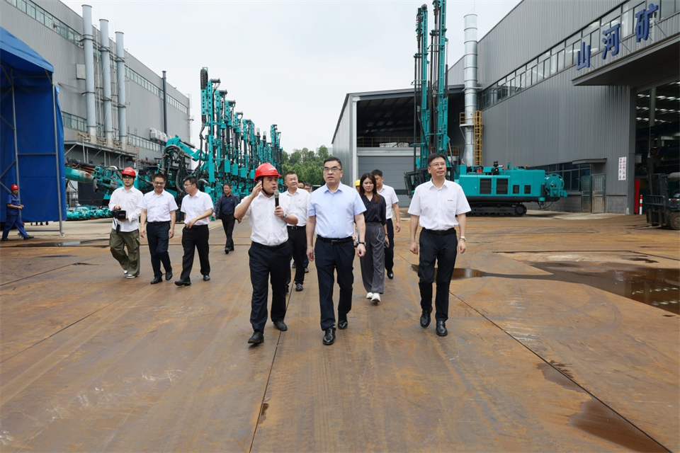 广州工控集团总司理王福铸调研鸿运国际智能生产谋划事情