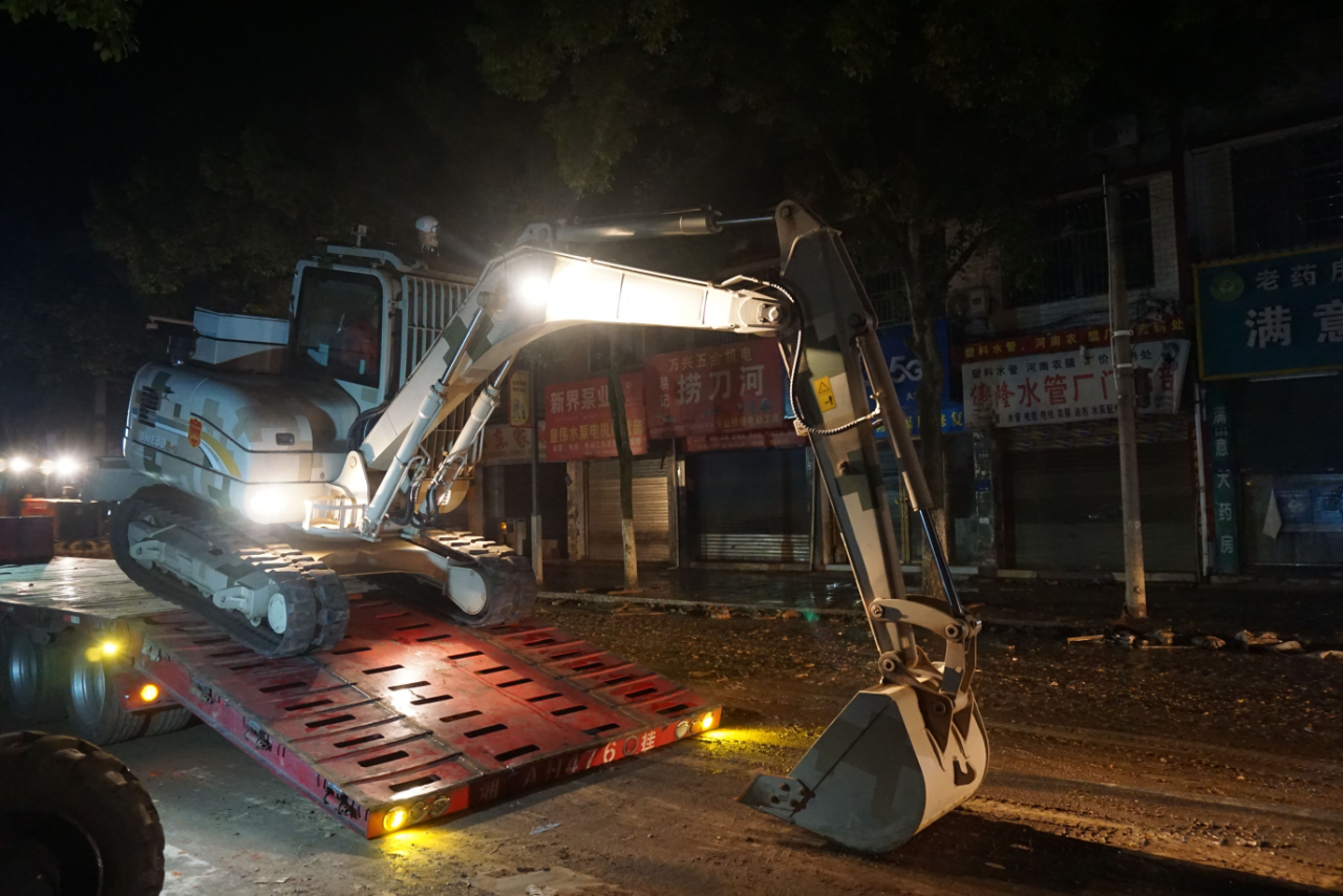 驰援湖南平江抗洪抢险，，共克时艰显继承