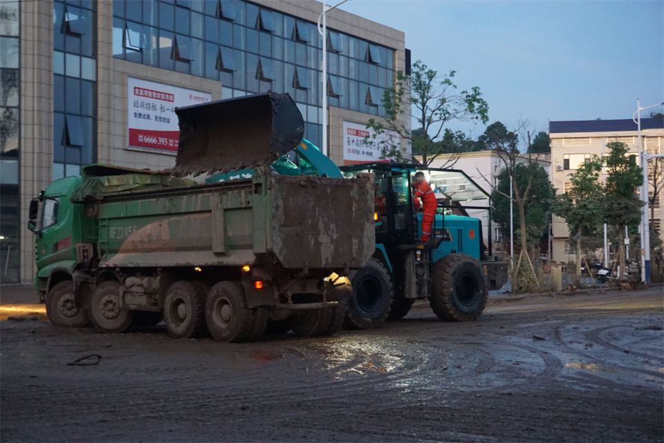 驰援湖南平江抗洪抢险，，共克时艰显继承