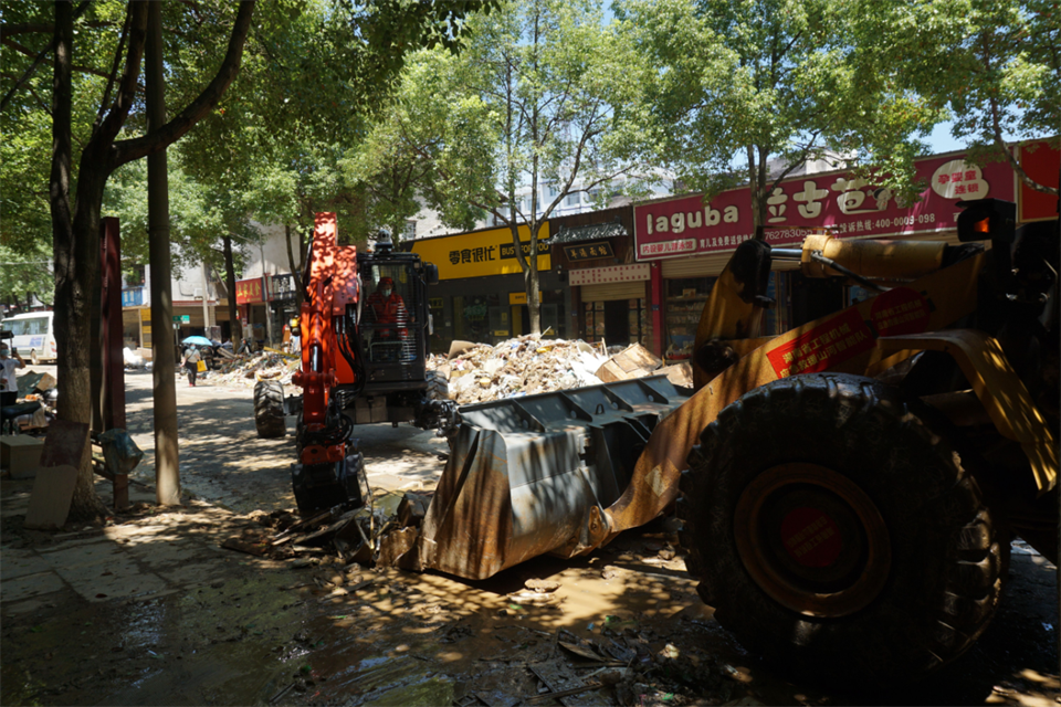 驰援湖南平江抗洪抢险，，共克时艰显继承