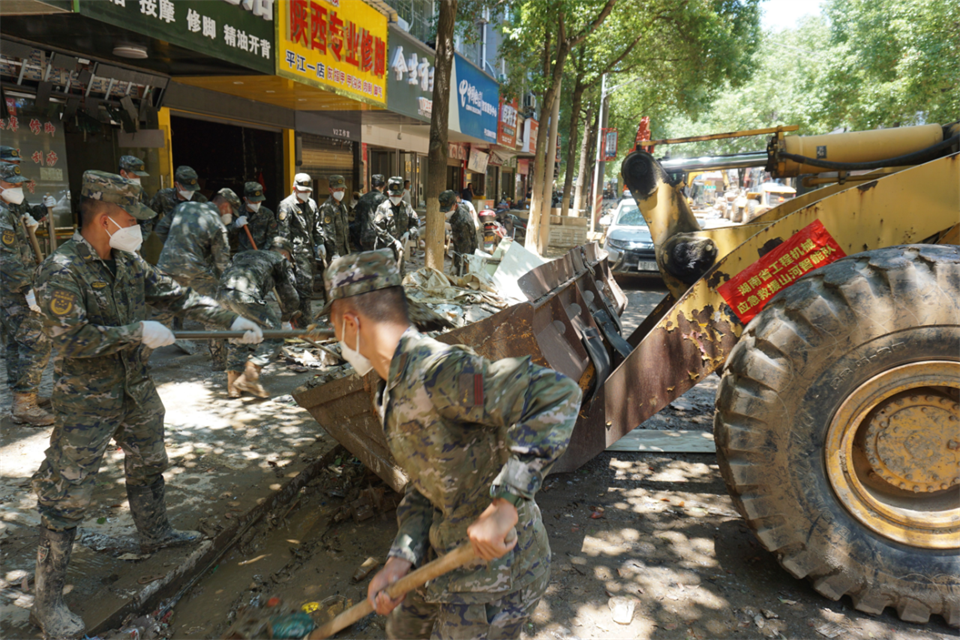 驰援湖南平江抗洪抢险，，共克时艰显继承