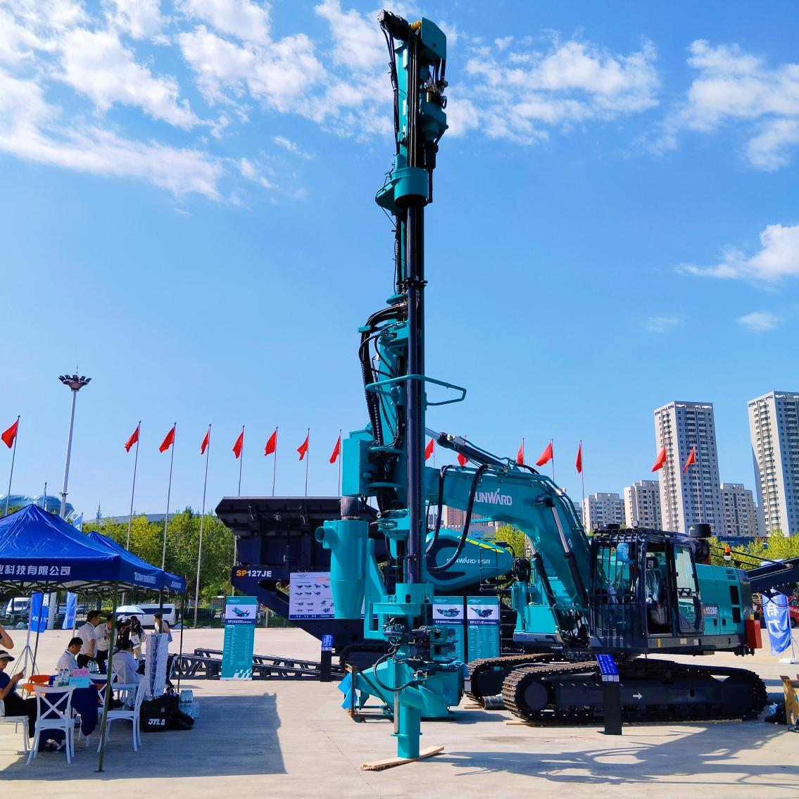 鸿运国际智能5G智能钻机亮相新疆矿博会