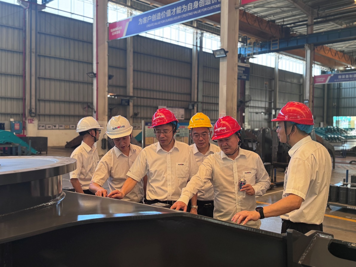 战高温，，，保清静--鸿运国际智能开展高温防暑专项清静检查