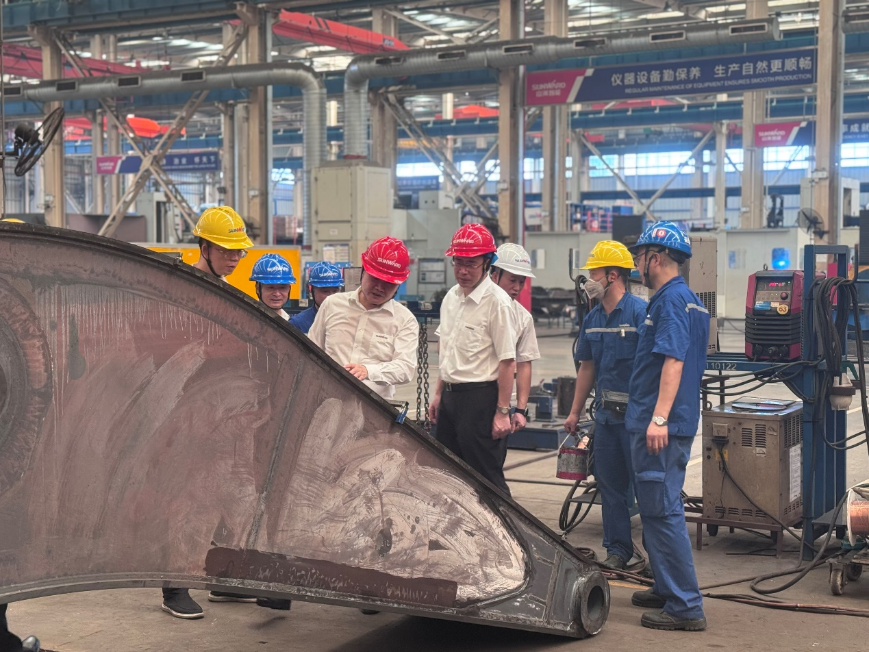 战高温，，，保清静--鸿运国际智能开展高温防暑专项清静检查