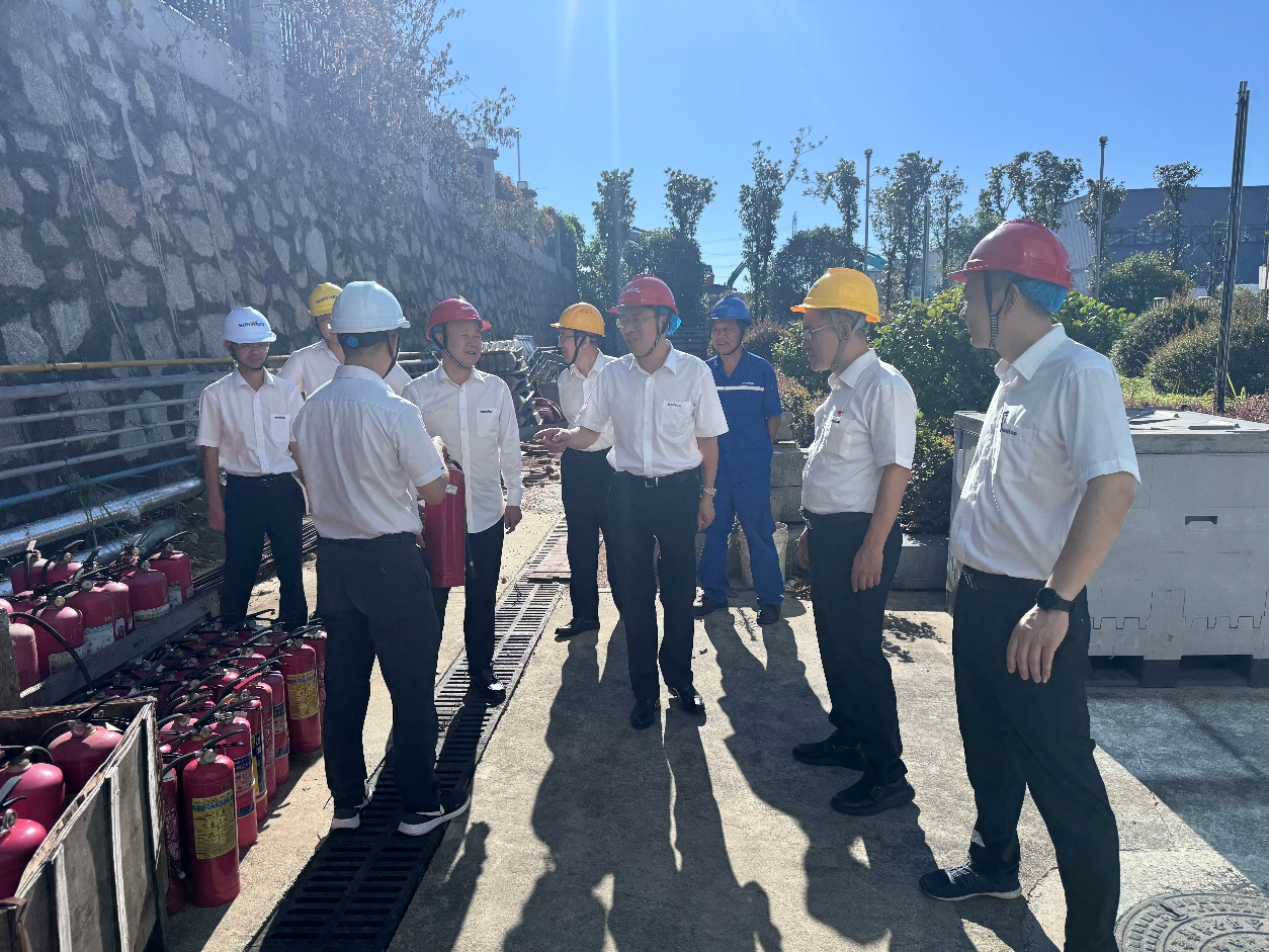 战高温，，，保清静--鸿运国际智能开展高温防暑专项清静检查