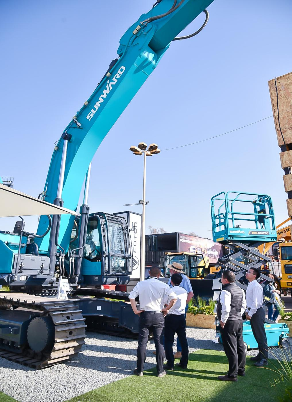 跨越山海，，重器远航！！鸿运国际智能亮相南非最大矿业展会