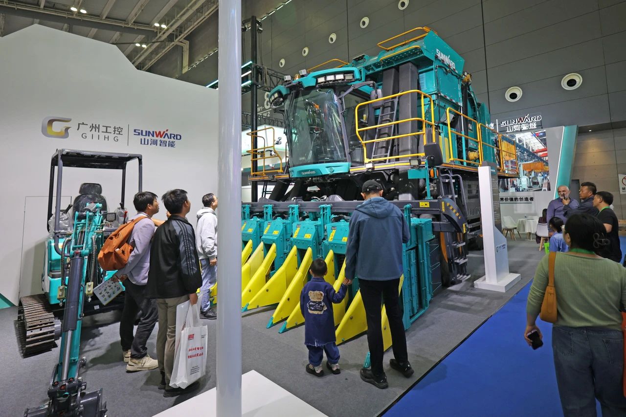 聚焦智能化、无人化！！！鸿运国际智能携多款产品亮相2024中国国际农业机械展