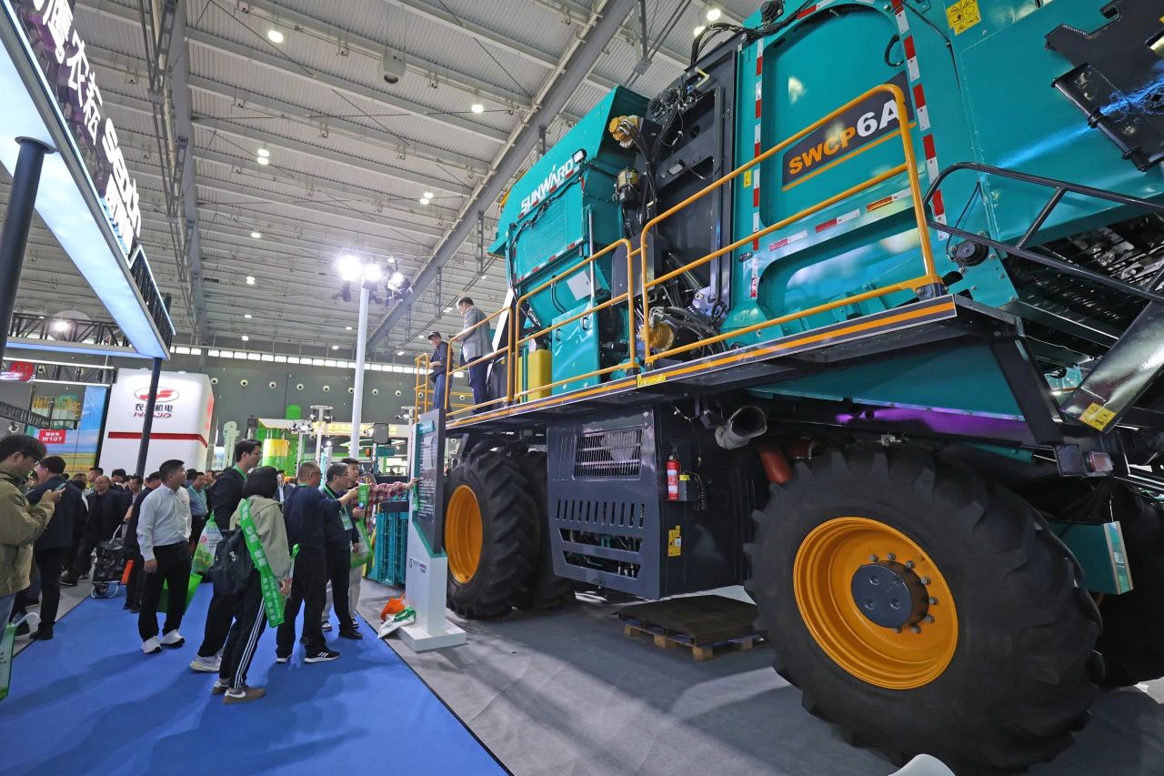 聚焦智能化、无人化！！！鸿运国际智能携多款产品亮相2024中国国际农业机械展