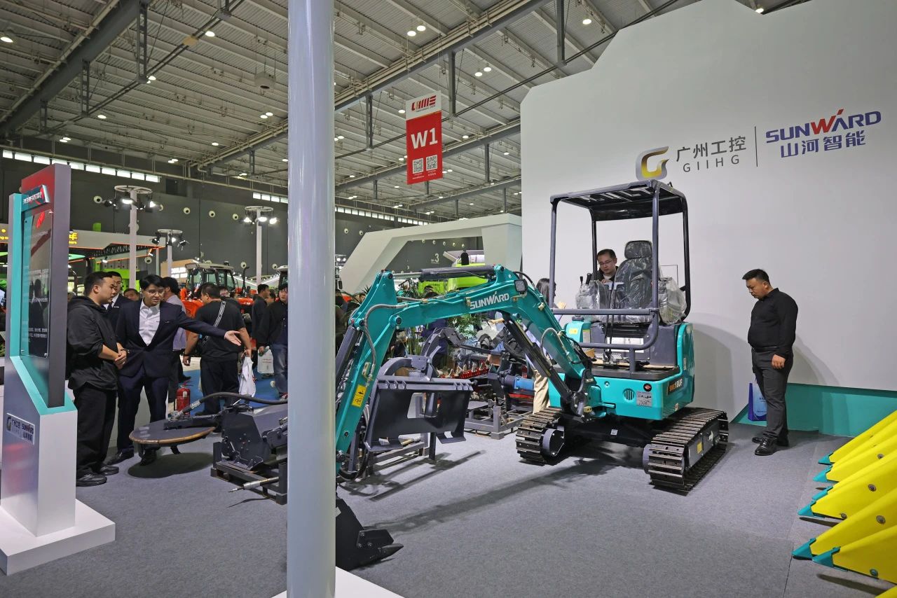 聚焦智能化、无人化！！！鸿运国际智能携多款产品亮相2024中国国际农业机械展