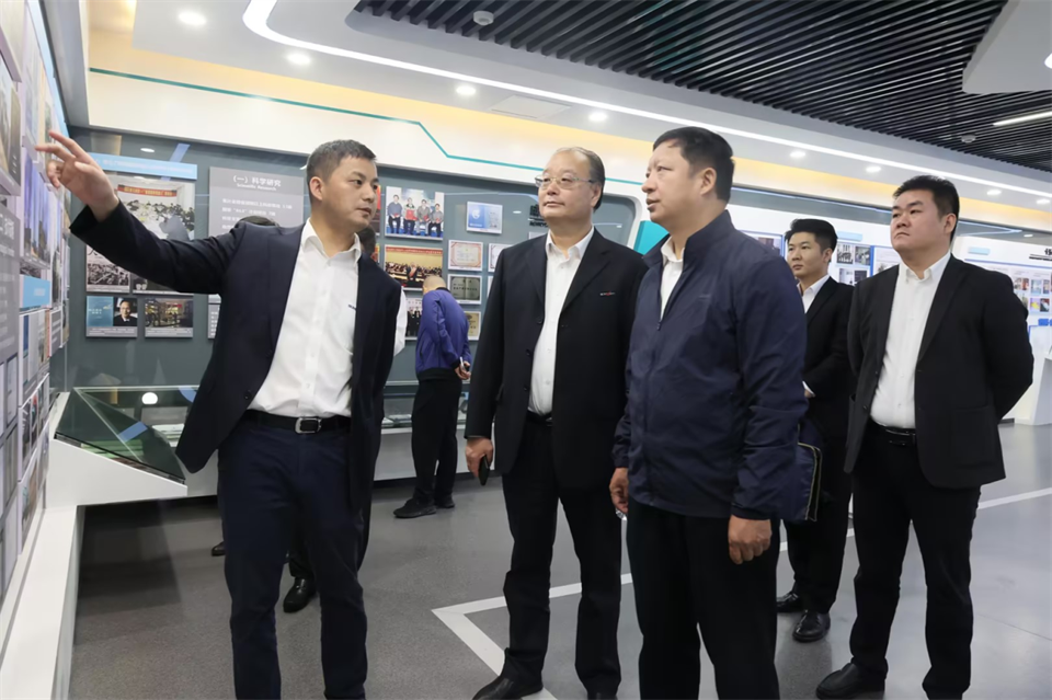 同船出海，共赢未来！中铁九局副总司理刘峻峰一行到访鸿运国际智能