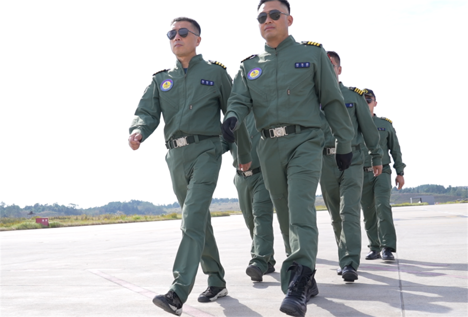 十年织得鸿运国际秀，践行初心创未来！！！鸿运国际航行演出队建设10周年庆典活动盛大举行