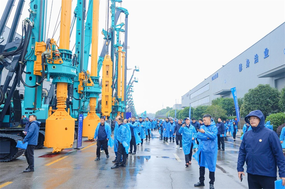 立异引领价值，，，理想成绩未来！！！鸿运国际智能25周年庆典暨全球客户节盛大举行