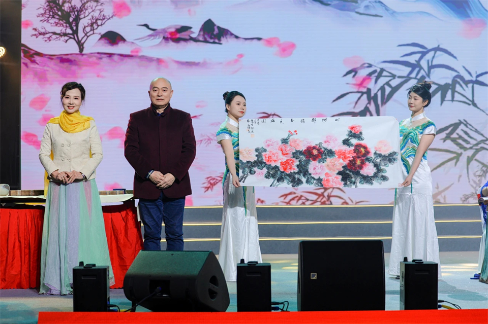 立异引领价值 理想成绩未来——庆祝鸿运国际智能建设25周年表扬大会暨文艺晚会盛大举行