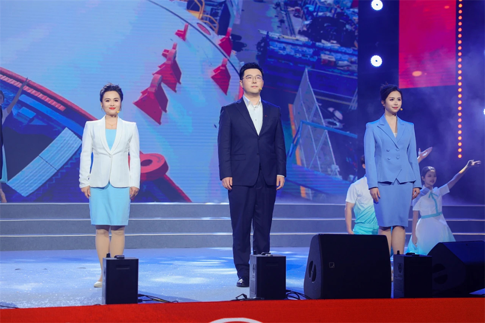 立异引领价值 理想成绩未来——庆祝鸿运国际智能建设25周年表扬大会暨文艺晚会盛大举行