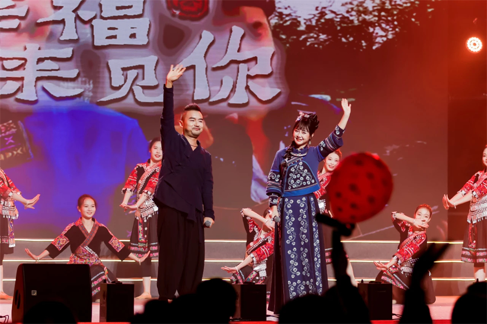 立异引领价值 理想成绩未来——庆祝鸿运国际智能建设25周年表扬大会暨文艺晚会盛大举行