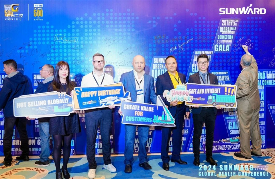 立异驱动相助，鸿运国际智能全球署理商大会乐成举行