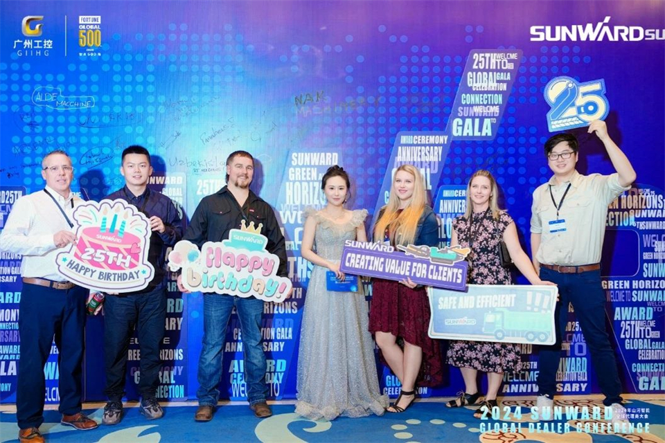 立异驱动相助，鸿运国际智能全球署理商大会乐成举行