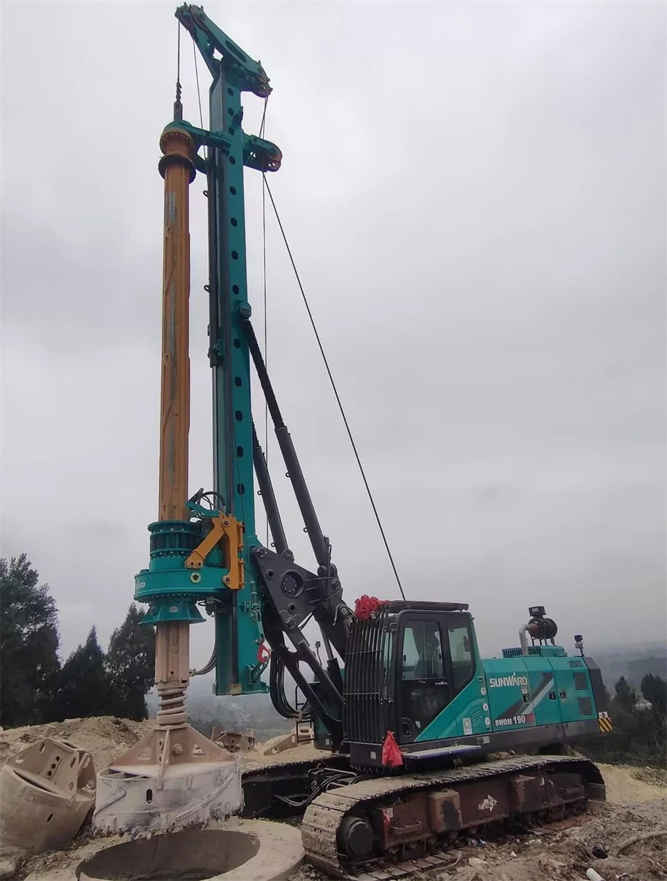 鸿运国际智能举行电塔桩手艺立异交流会，，，为电力基础设施建设注入新动力