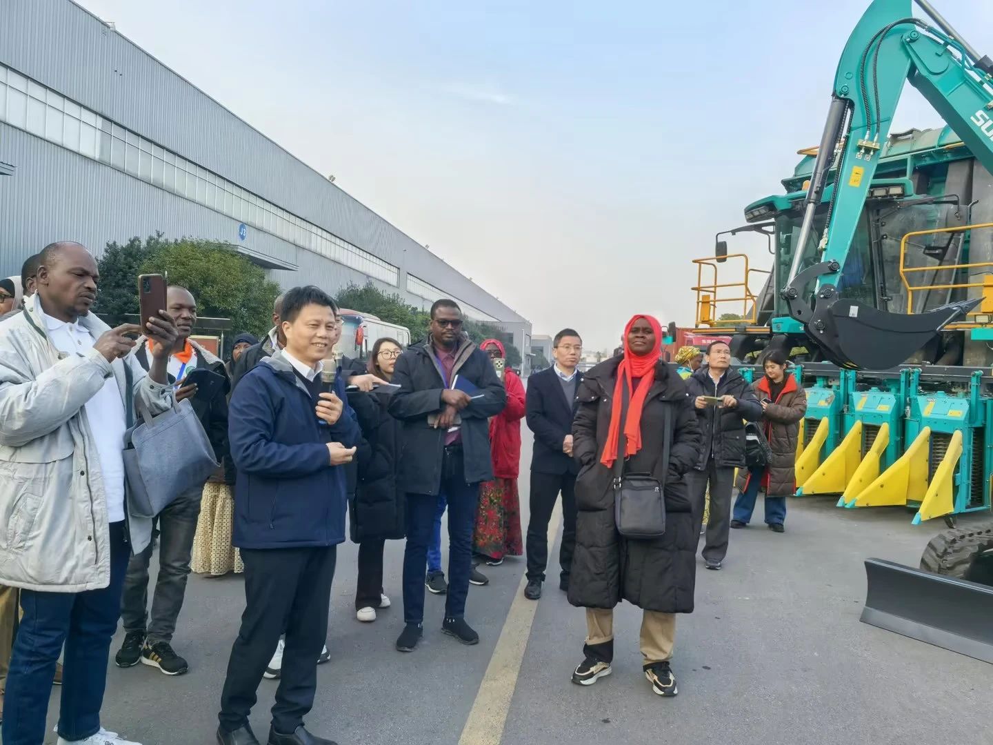 尼日尔农业治理和手艺研修班调研鸿运国际智能