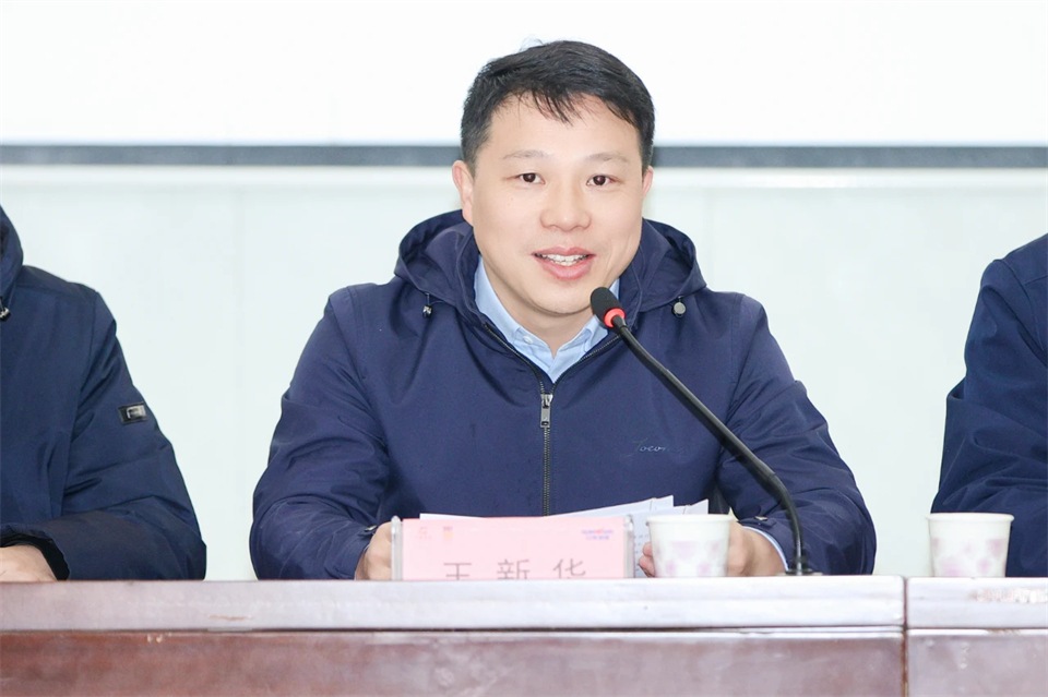 长龙街道、、、鸿运国际智能召开首届年货盛惠暨送春联文化惠民活动事情聚会