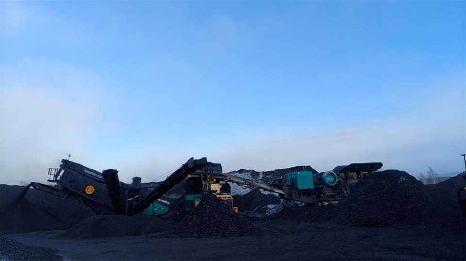 不惧-30℃极寒挑战，，，鸿运国际普石勒破碎筛分装备稳固运行！！