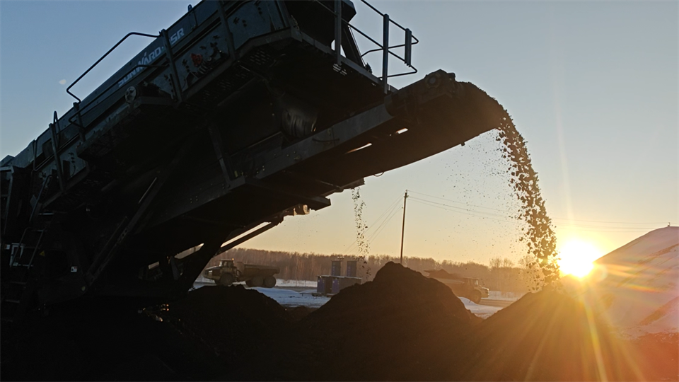 不惧-30℃极寒挑战，，，鸿运国际普石勒破碎筛分装备稳固运行！！