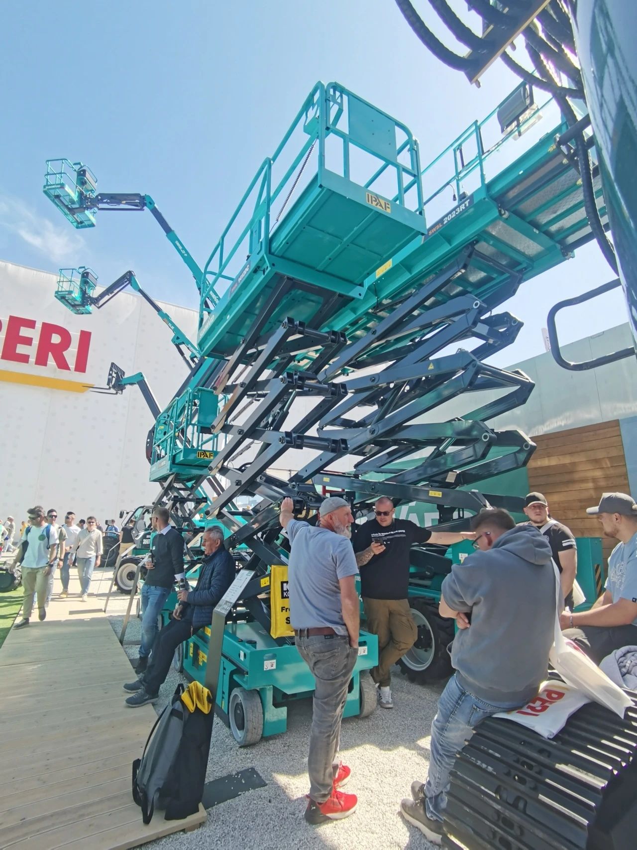 鸿运国际智能高空机械闪灼Bauma 2025！！ 新能源手艺与立异产品获全球瞩目