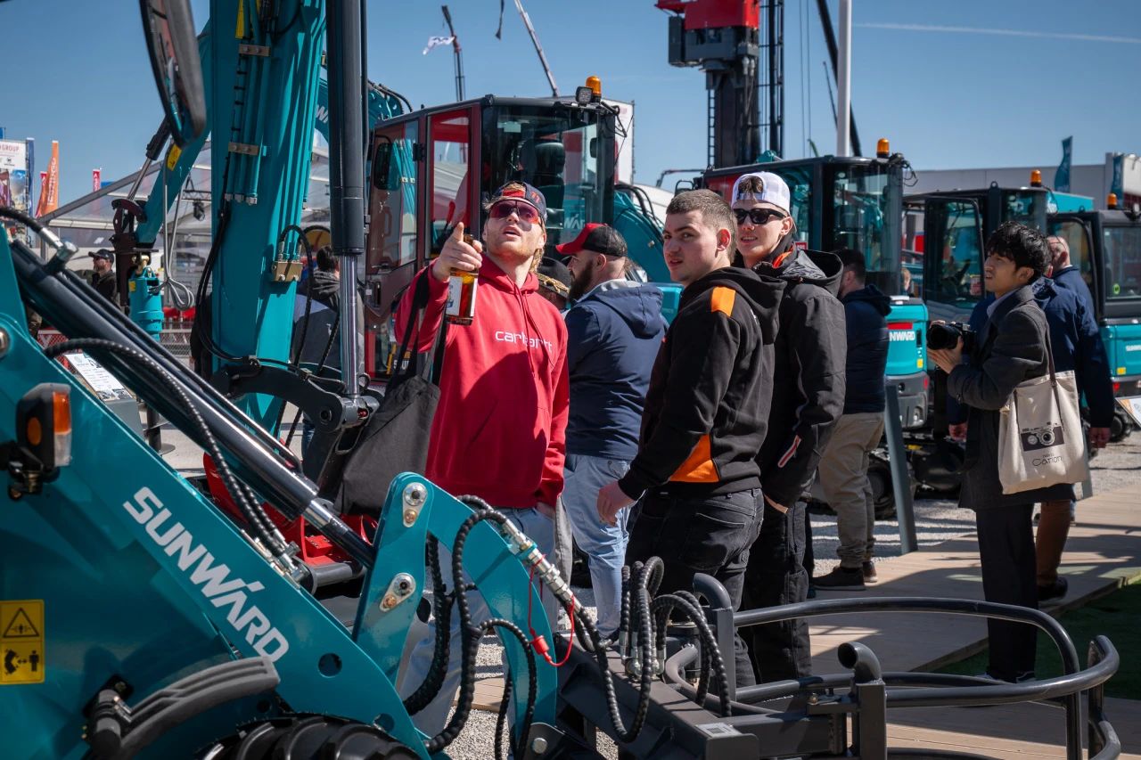 鸿运国际智能董事长付向东：：以绿色智造与全球战略解锁中国工程机械的进阶密码