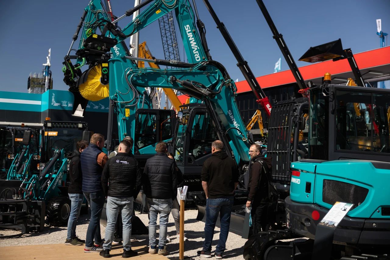 鸿运国际智能董事长付向东：：以绿色智造与全球战略解锁中国工程机械的进阶密码