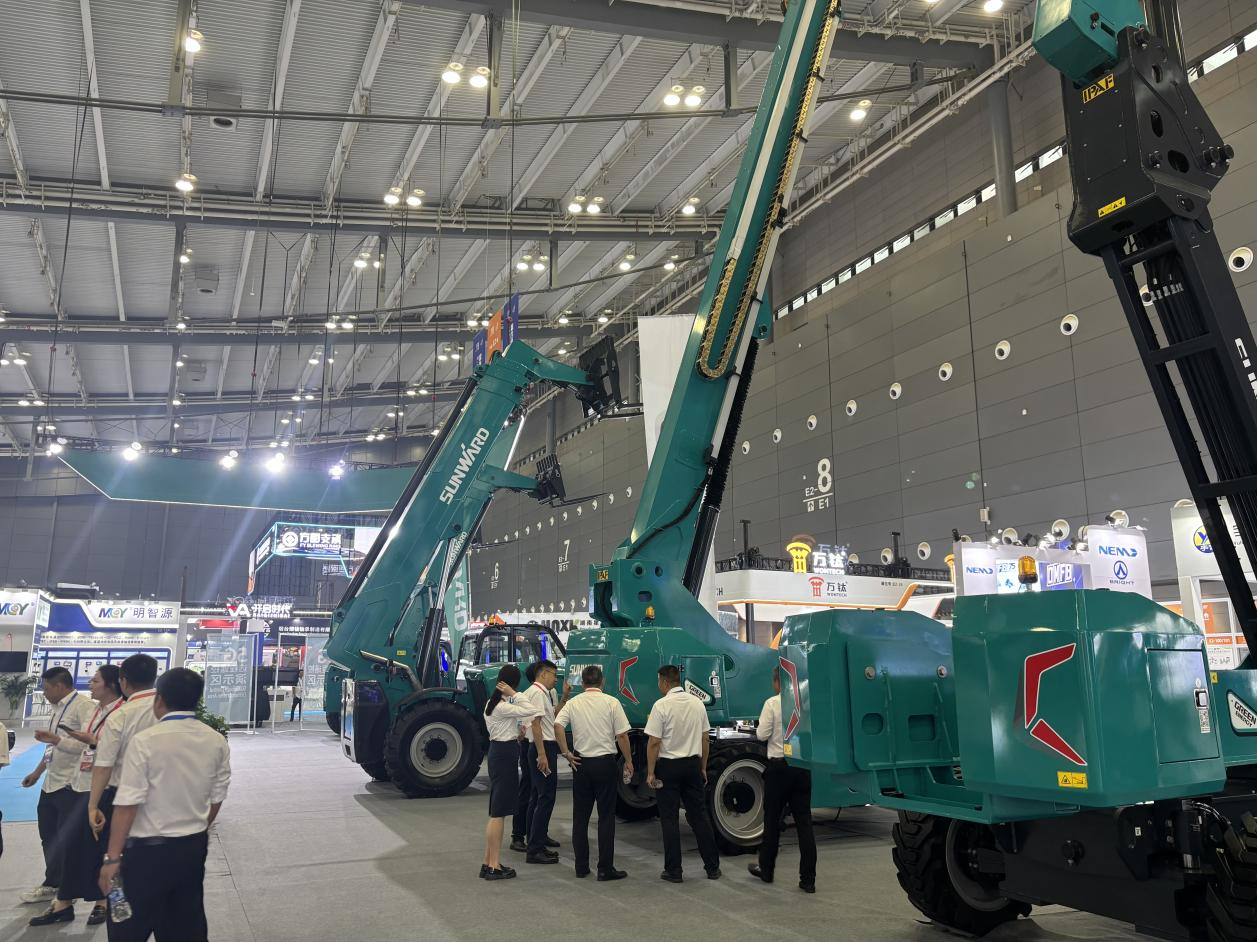 2025 CICEE | 鸿运国际智能SWT34JE-P电动直臂式高空作业平台重磅宣布！