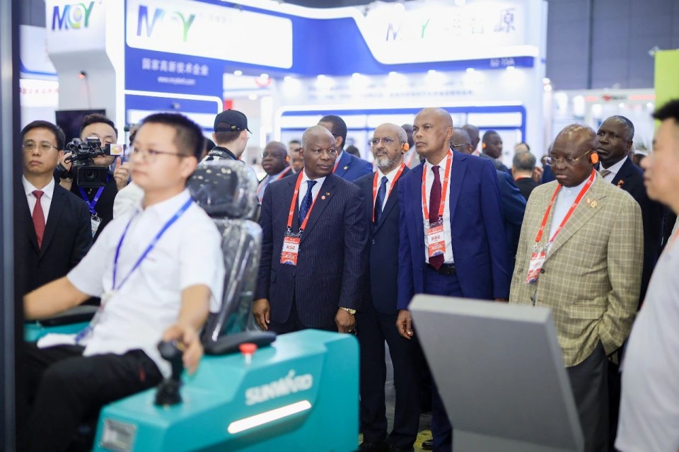 2025 CICEE | 鸿运国际智能实力闪灼2025长沙国际工程机械展