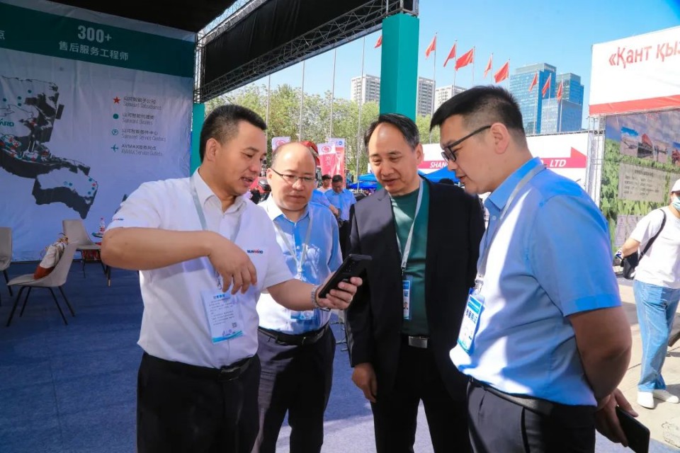 鸿运国际智能亮相2025新疆国际农业机械博览会