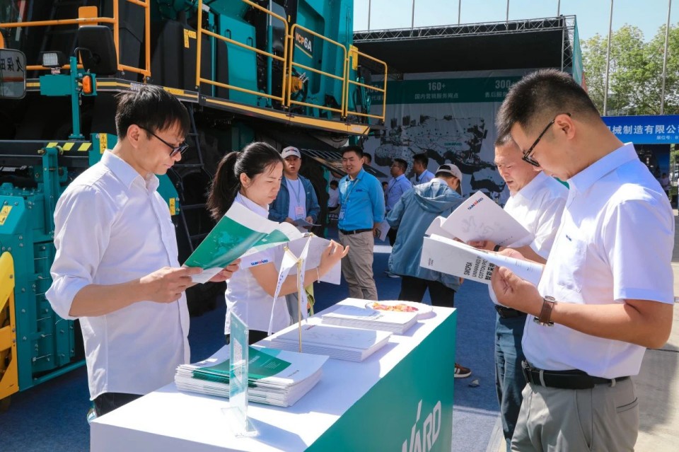 鸿运国际智能亮相2025新疆国际农业机械博览会