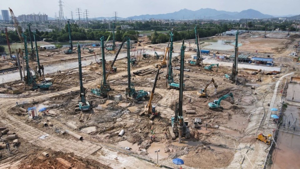 近20台“鸿运国际绿”装备实力集结，，助力广佛西环工程建设跑出“加速率”