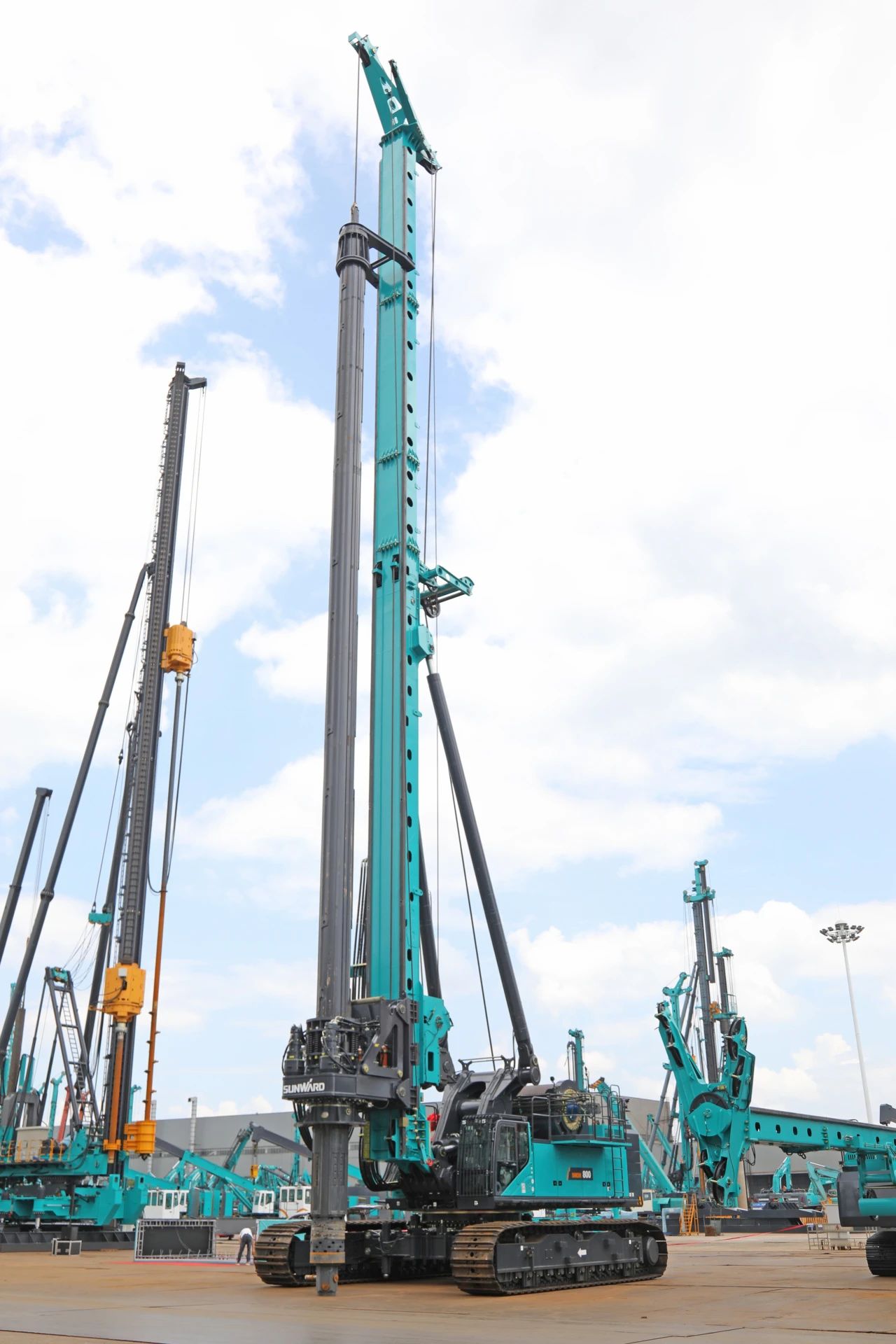 “破纪录王者”再出征！鸿运国际智能SWDM800旋挖钻机乐成交机