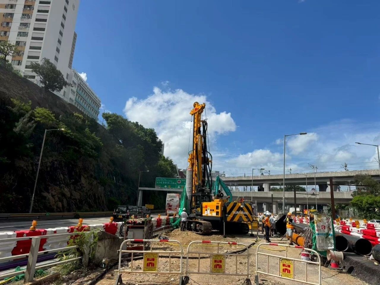硬核首秀！！！鸿运国际智能SWDTH800大直径潜孔锤钻机进击香港市场