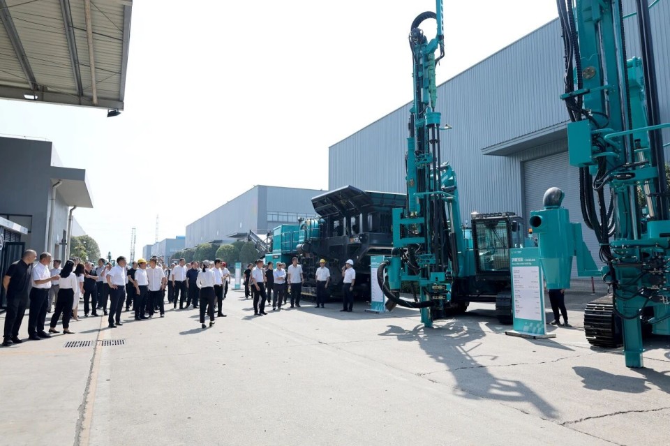 斜井开挖钻护一体化妆备乐成下线，实现地下工程装备重大突破